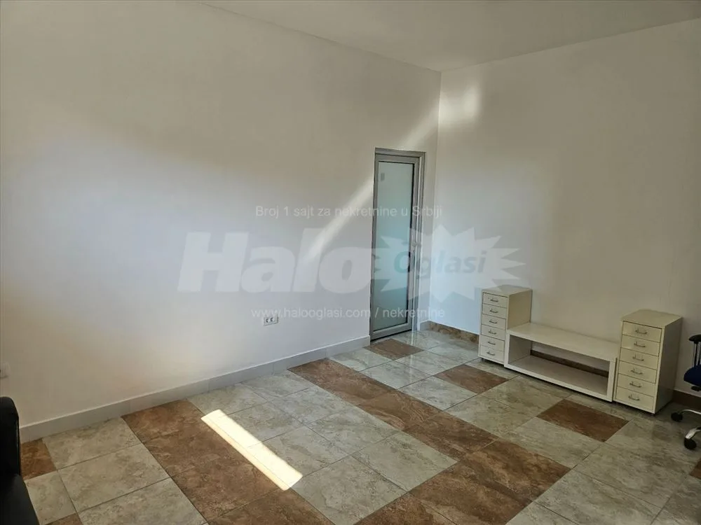 Izdajem lokal — 3