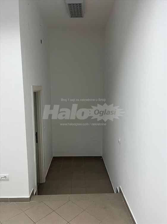 Izdajem Lokal na Trosarini 25m2 — 3