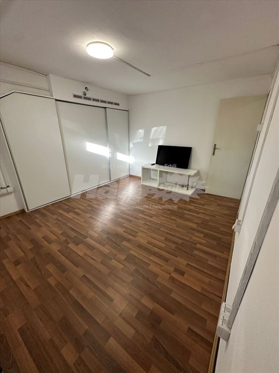 Izdajem lokal / poslovni prostor 43m2 u Savskoj — 3