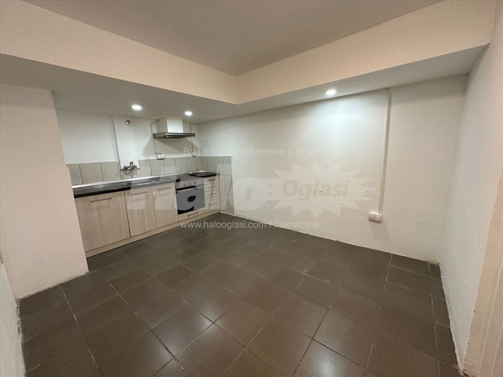 Izdajem lokal / poslovni prostor 43m2 u Savskoj — 7