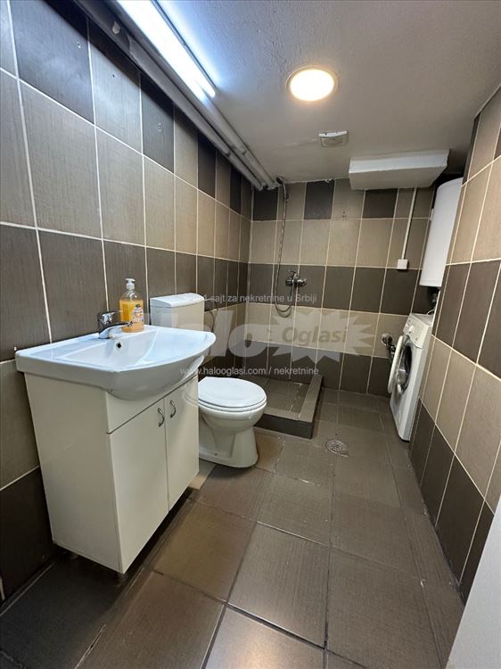 Izdajem lokal / poslovni prostor 43m2 u Savskoj — 9