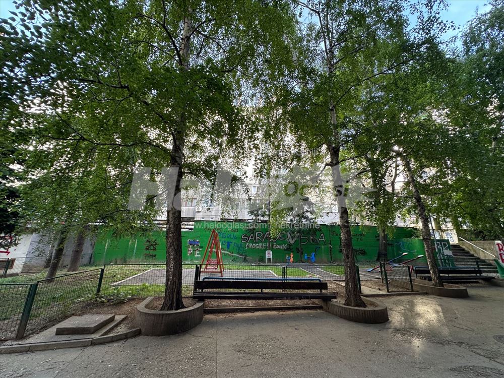 Izdajem lokal / poslovni prostor 43m2 u Savskoj — 11