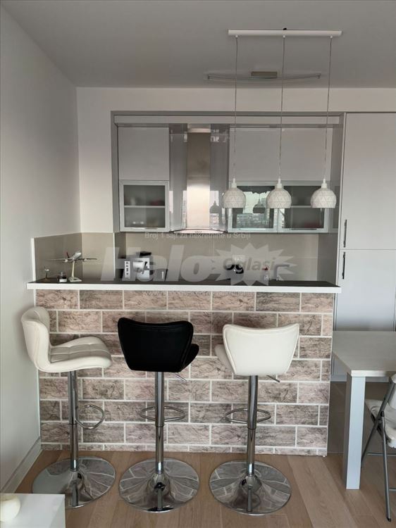 Izdajem luksuzan stan 60m², A Blok, Novi Beograd — 10