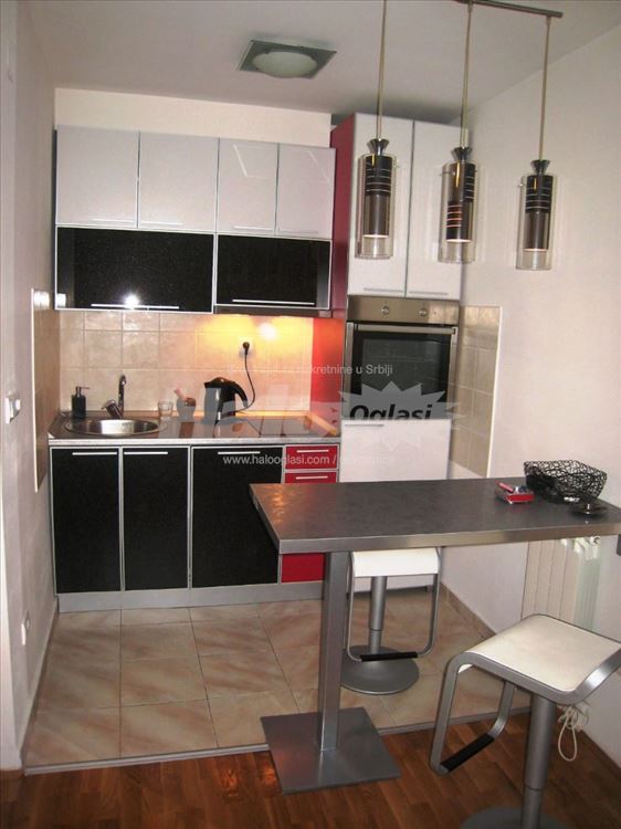 Izdajem LUX garsonjeru Djuriceva , Zvezdara — 2