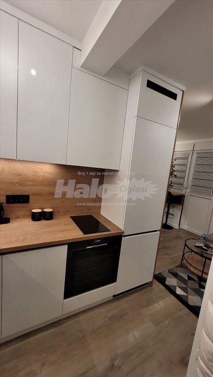 Izdajem lux garsonjeru, Galenika — 9