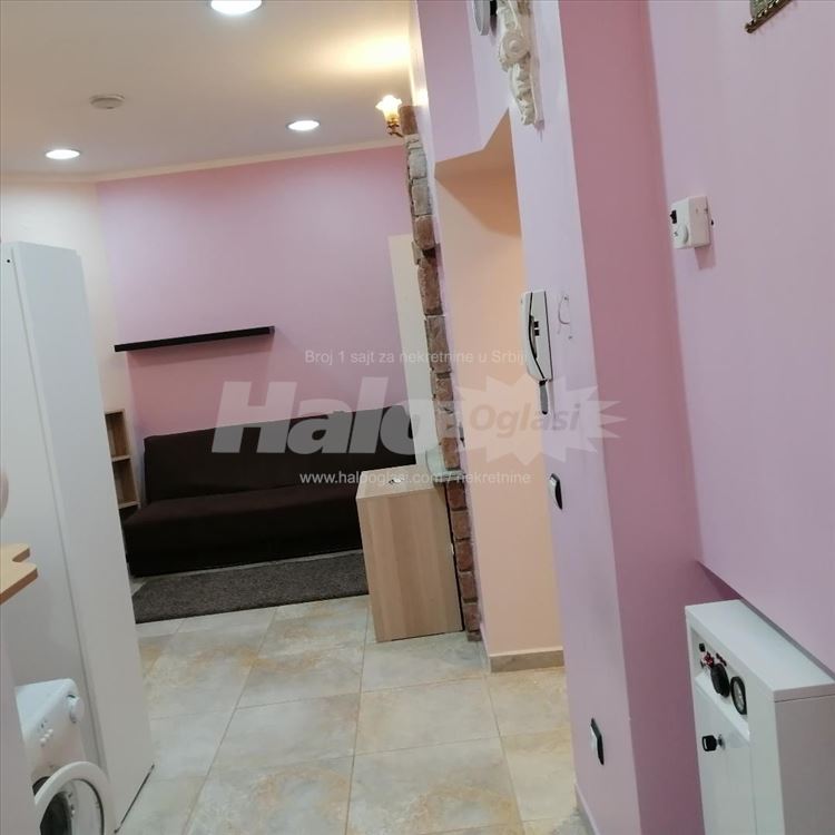 Izdajem LUX-garsonjeru u strogom centru Beograda — 2