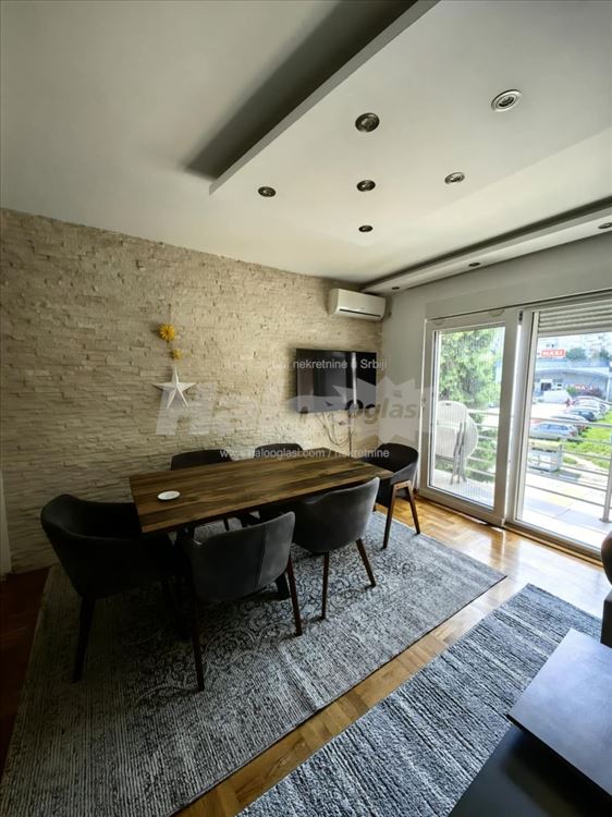 Izdajem lux namešten stan od 93m2 — 2