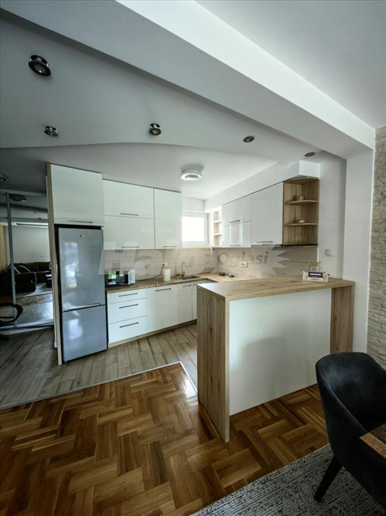 Izdajem lux namešten stan od 93m2 — 3