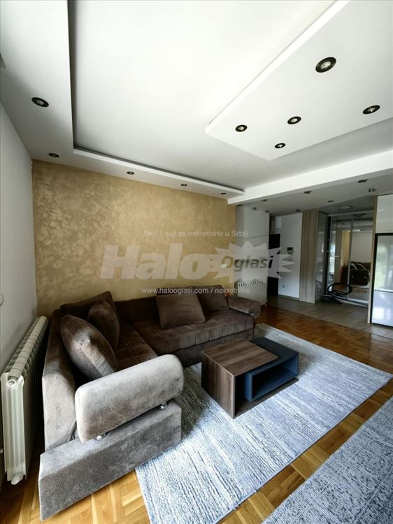 Izdajem lux namešten stan od 93m2 — 5