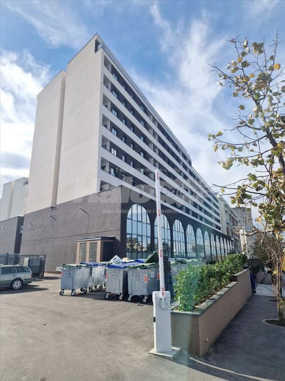Izdajem lux opremljen stan u Palata Vizantija 48m2 — 2