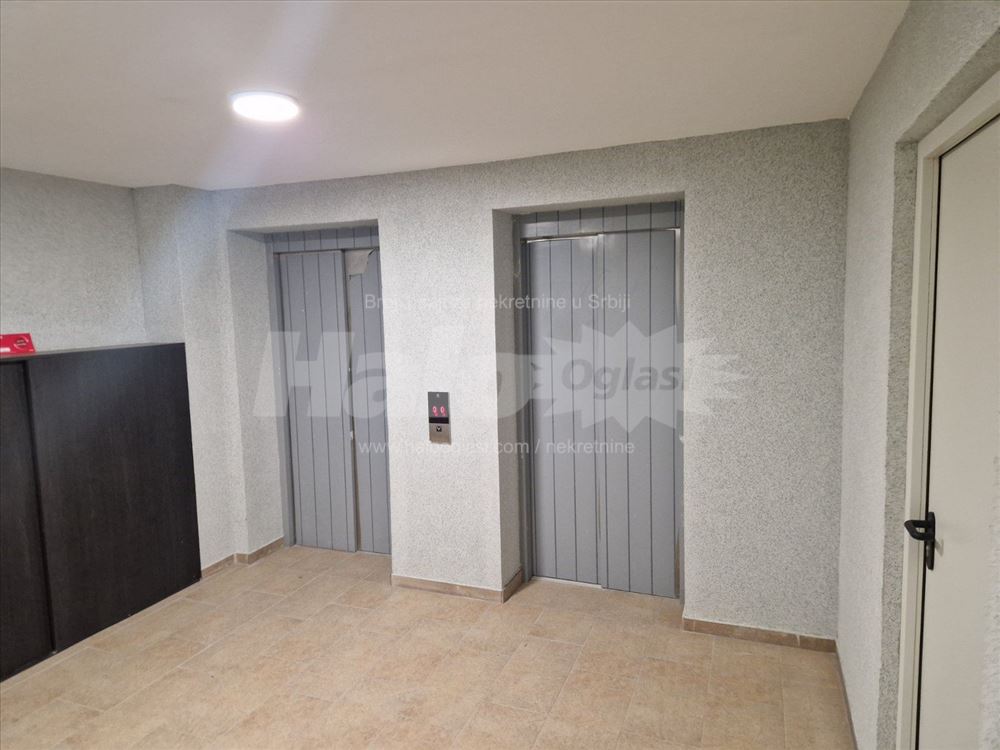 Izdajem lux opremljen stan u Palata Vizantija 48m2 — 3