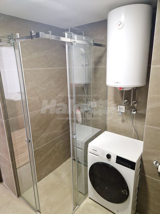 Izdajem lux opremljen stan u Palata Vizantija 48m2 — 11
