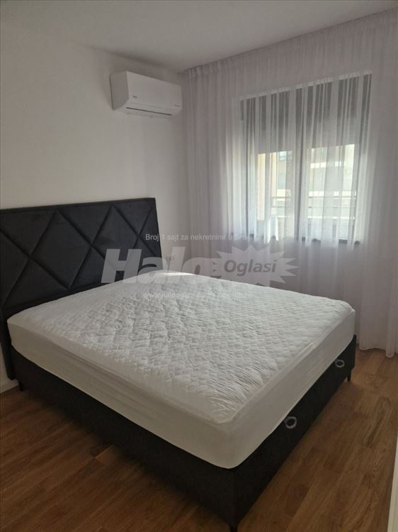 Izdajem lux opremljen stan u Palata Vizantija 48m2 — 12