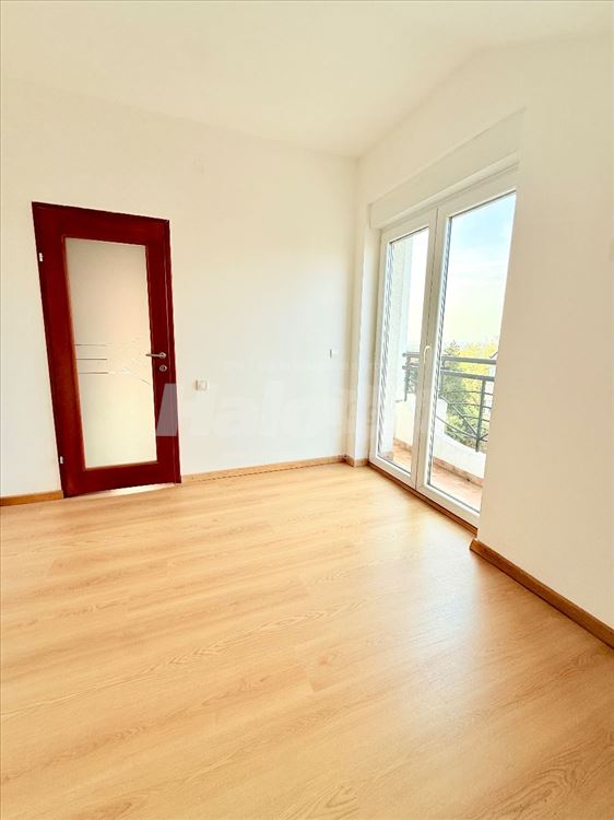 Izdajem LUX PP + magacin, odmah useljiv — 10