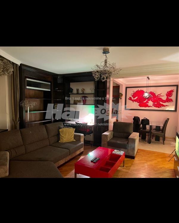 Izdajem lux stan kod Djeram pijace 76 kvadrata — 2