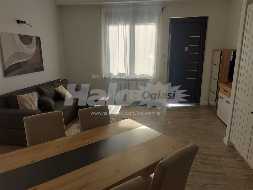 Izdajem lux stan — 15