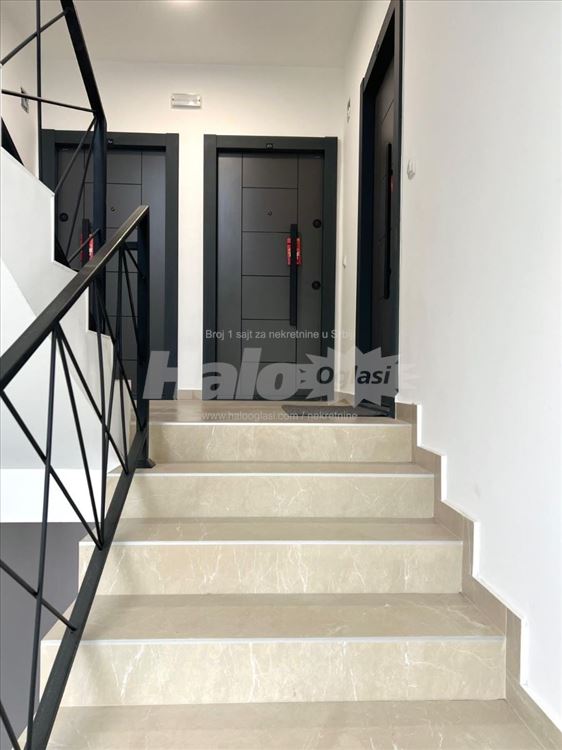 Izdajem LUX stan na Ledinama — 10