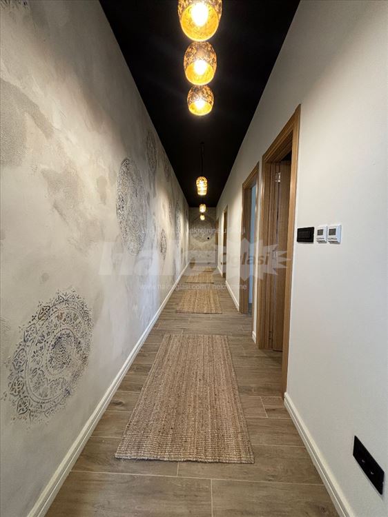 Izdajem Lux stan Senjak, 5.0, 170 m2, PETOSOBAN — 5