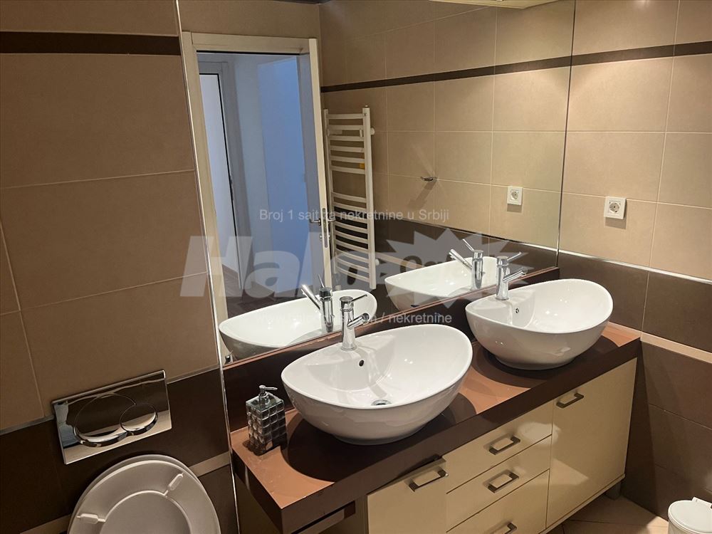 Izdajem luxuzan potpuno namesten stan od 105 m2 — 8