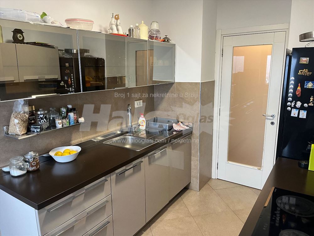 Izdajem luxuzan potpuno namesten stan od 105 m2 — 11