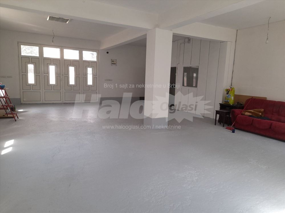 Izdajem magacinski-poslovni prostor 120m² — 5