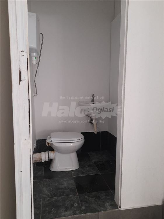 Izdajem magacinski-poslovni prostor 120m² — 7