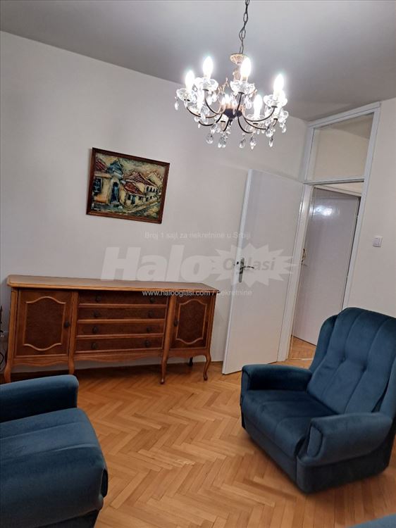 Izdajem mali sredjen stan — 4