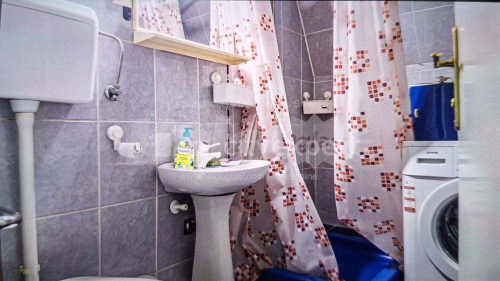 Izdajem manji dvosoban stan 40m2+terasa 12m2 — 2