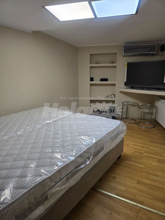 Izdajem moderno namešten stan na Vračaru — 9