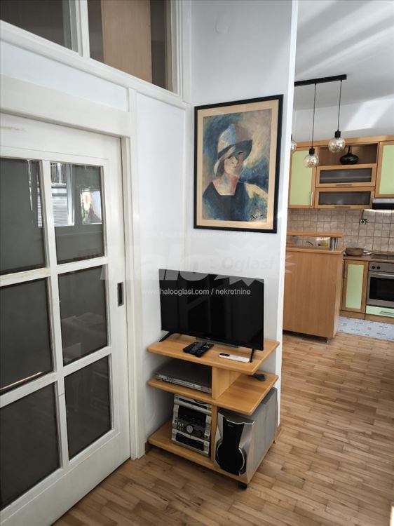 Izdajem namešten 1.5 stan stan na Lionu Vlasnik — 3