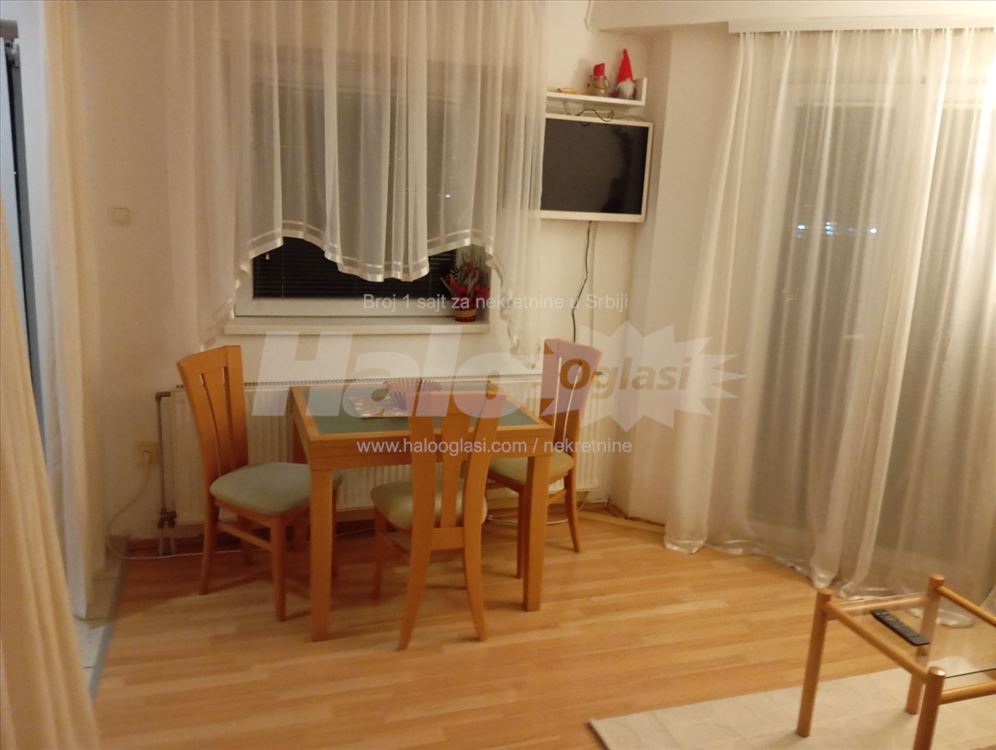 Izdajem namesten 1.5 stan na okretnici 26 — 4