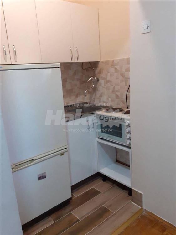 Izdajem namesten stan 37m2 sa pogledom na hram — 2