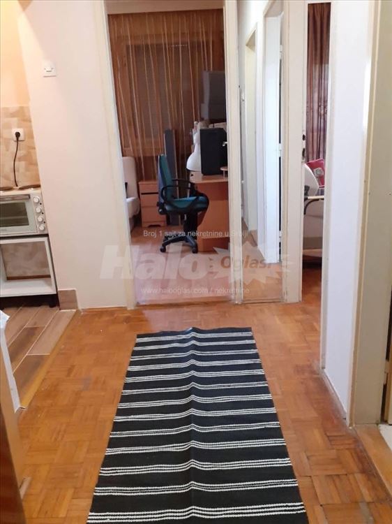 Izdajem namesten stan 37m2 sa pogledom na hram — 5