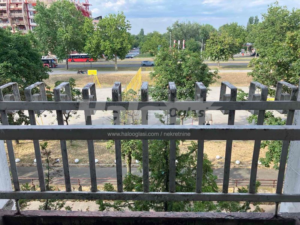 Izdajem namešten stan na odličnoj lokaciji — 5