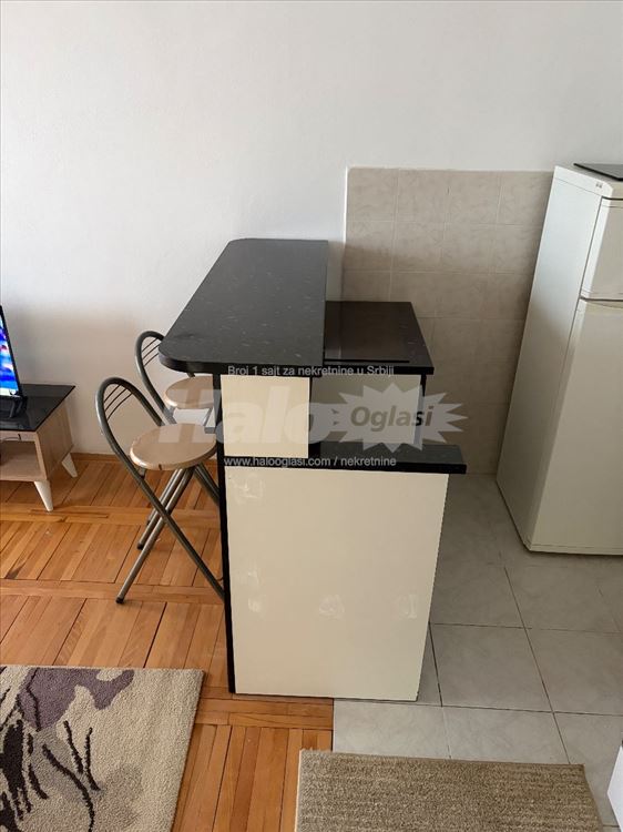 Izdajem namesten stan od 37m2 — 3