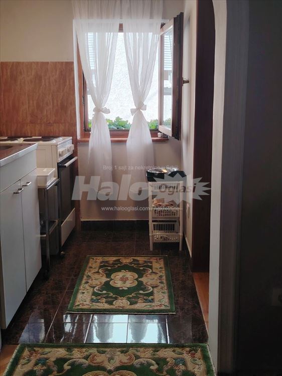 Izdajem namešten stan u kući sa dvorištem, 60m2 — 5