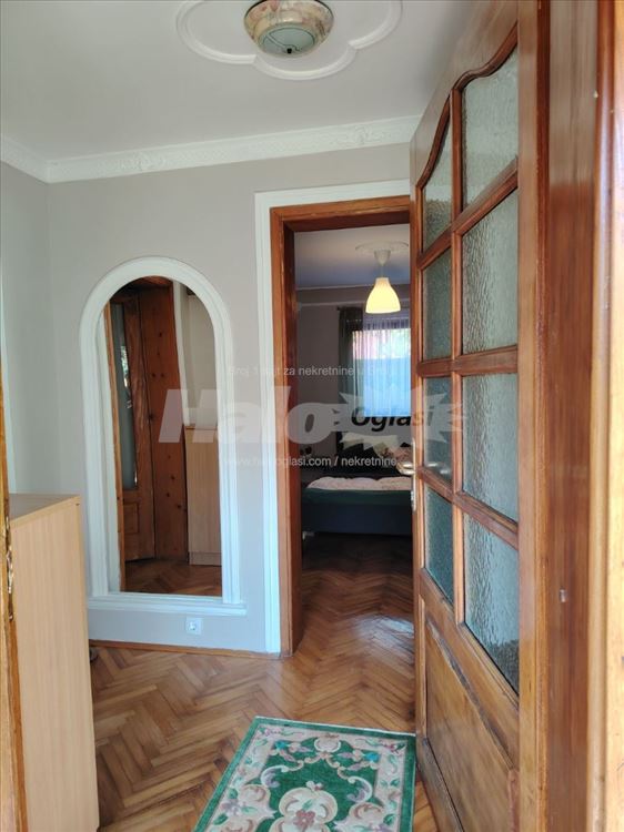 Izdajem namešten stan u kući sa dvorištem, 60m2 — 6