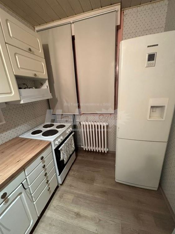 Izdajem namesten trosoban stan Brace Jerkovic, — 4