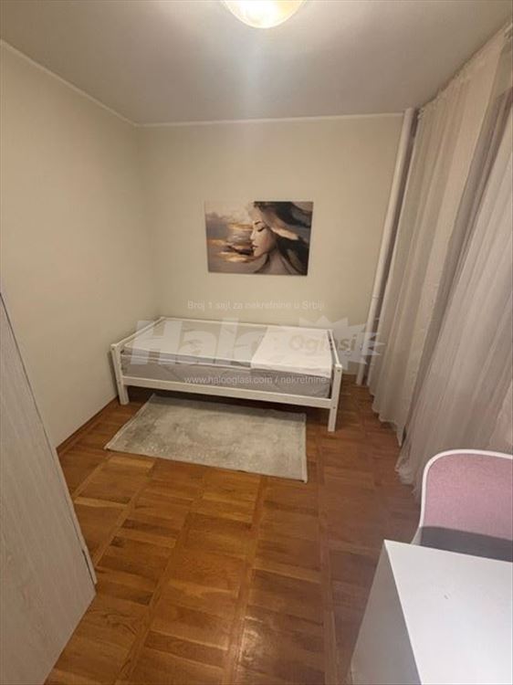 Izdajem namesten trosoban stan Brace Jerkovic, — 10