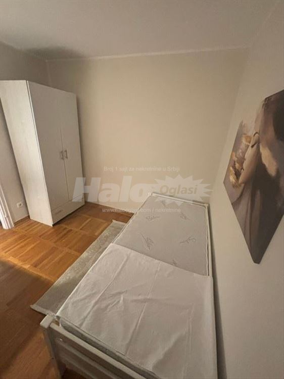 Izdajem namesten trosoban stan Brace Jerkovic, — 11