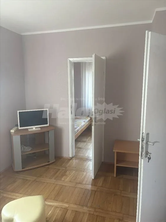 Izdajem namestene sobe Borča — 13