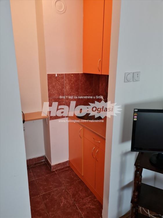 Izdajem nameštenu garsonjeru-Đeram — 4