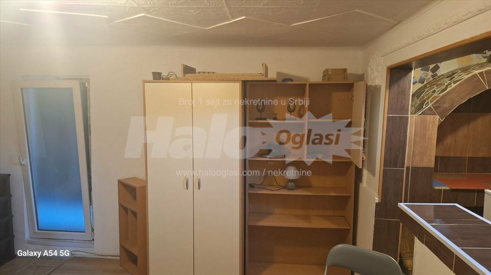 Izdajem nameštenu garsonjeru — 5