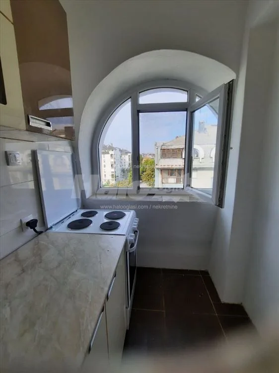 Izdajem namestenu garsonjeru — 2