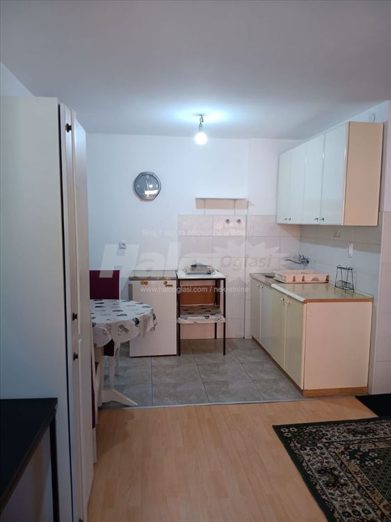 Izdajem namestenu garsonjeru sa cg — 2