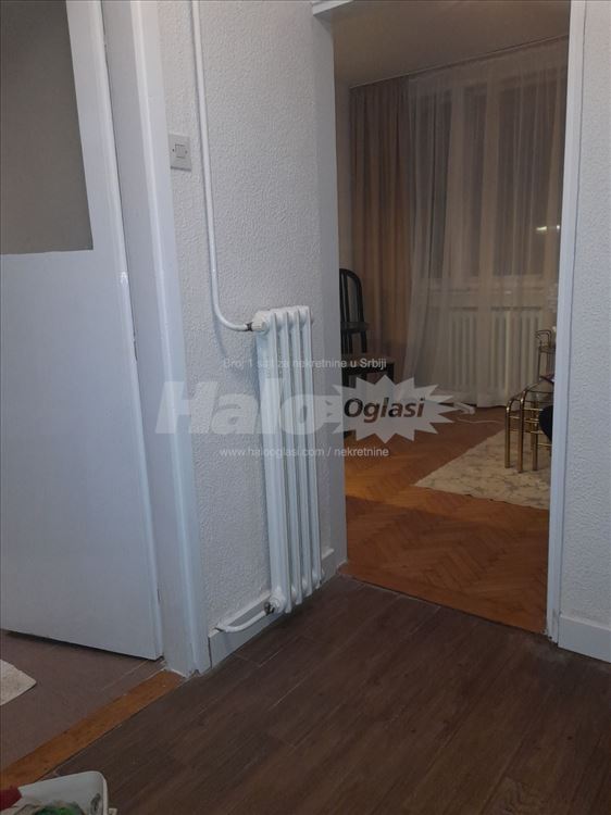 Izdajem namestenu  garsonjeru Uciteljsko naselje — 5
