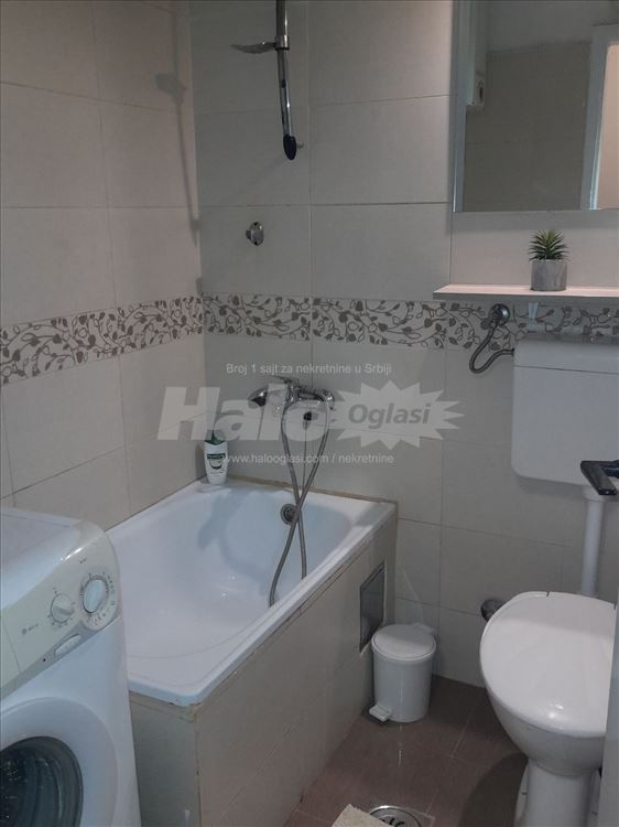 Izdajem namestenu  garsonjeru Uciteljsko naselje — 7