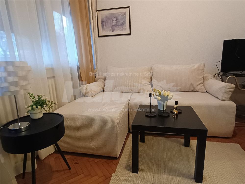 Izdajem namestenu  garsonjeru Uciteljsko naselje — 14