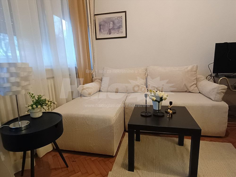 Izdajem namestenu  garsonjeru Uciteljsko naselje — 15
