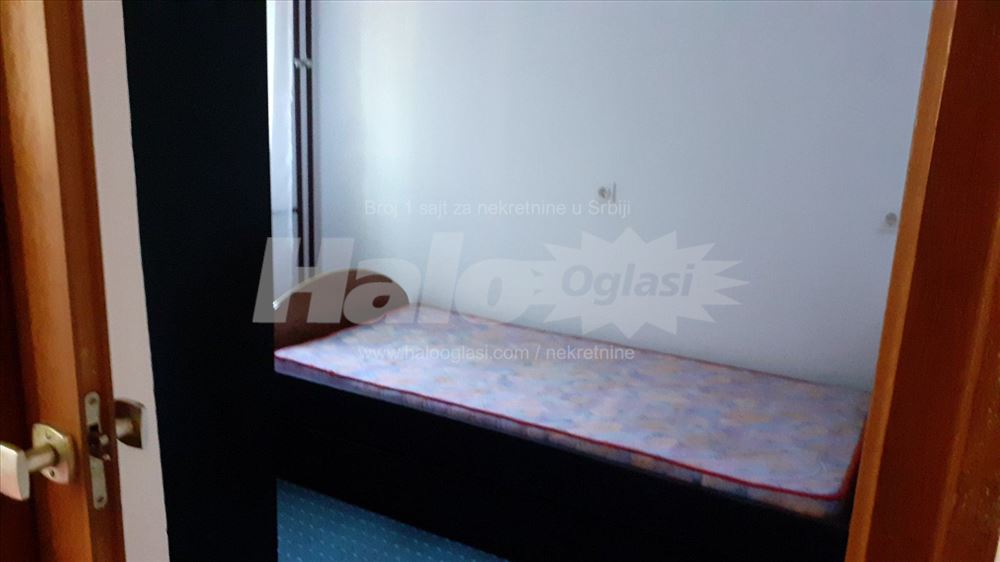 Izdajem namešten 1.5 stan na odličnoj lokaciji — 9